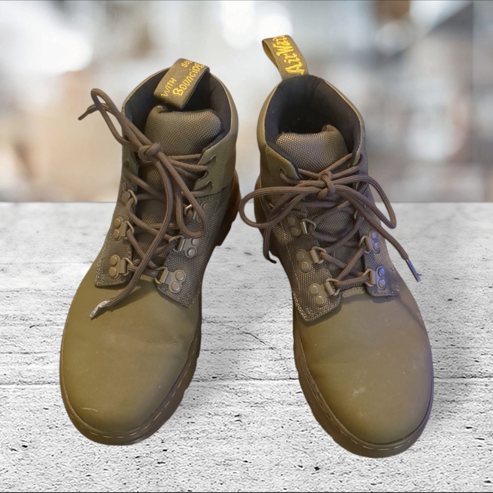 Dr. MARTENS RAKIM HIKING BOOT SIZE 8 MENS 9 LADIES